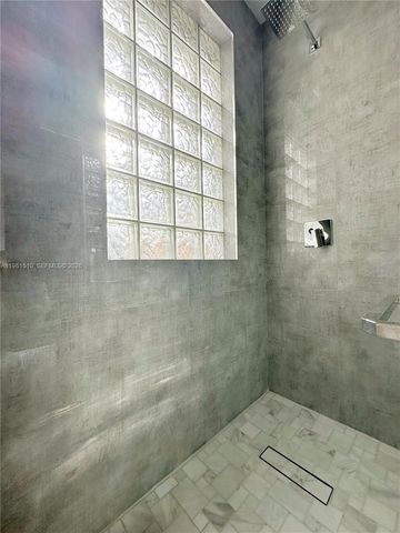 8052 NW 198th St, Hialeah, FL 33015