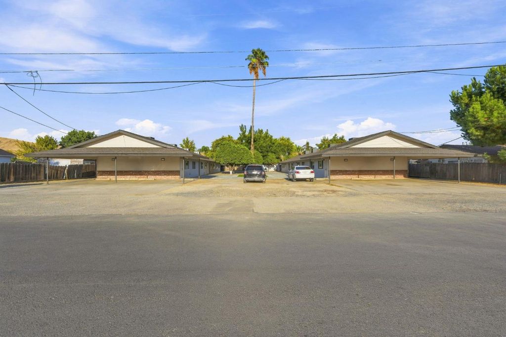 Image 10 of property listing at 1506 N Cobb, Porterville, CA 93257