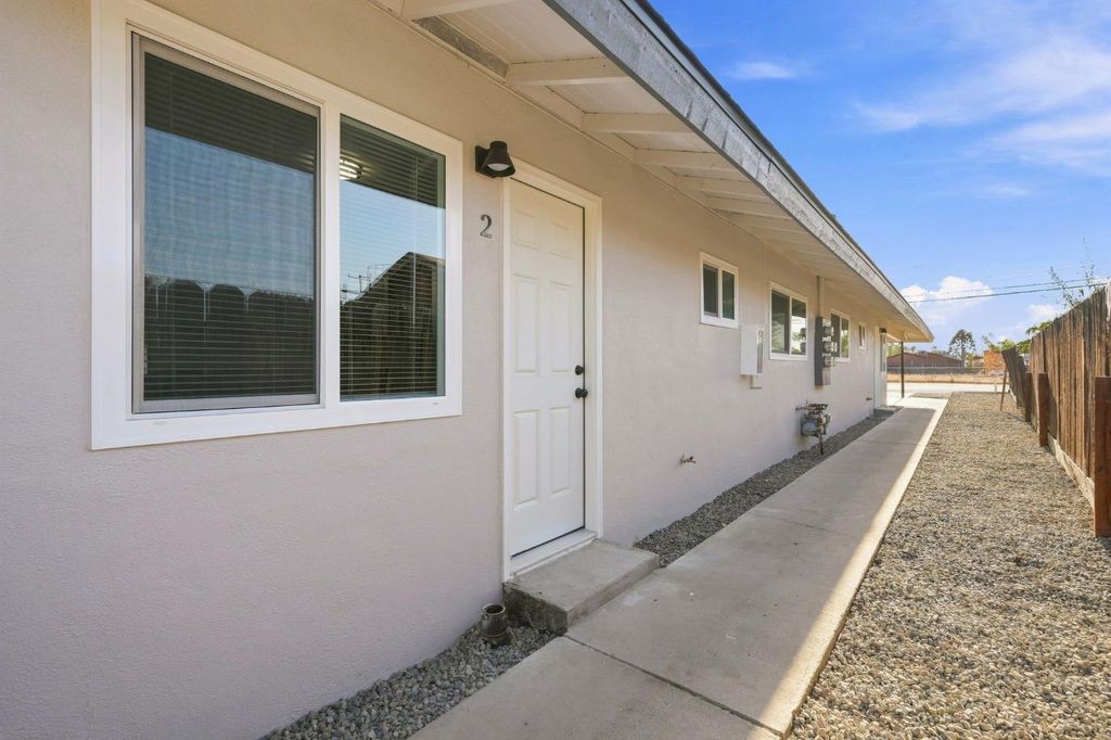 Image 11 of property listing at 1506 N Cobb, Porterville, CA 93257