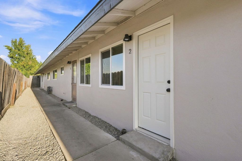 Image 13 of property listing at 1506 N Cobb, Porterville, CA 93257