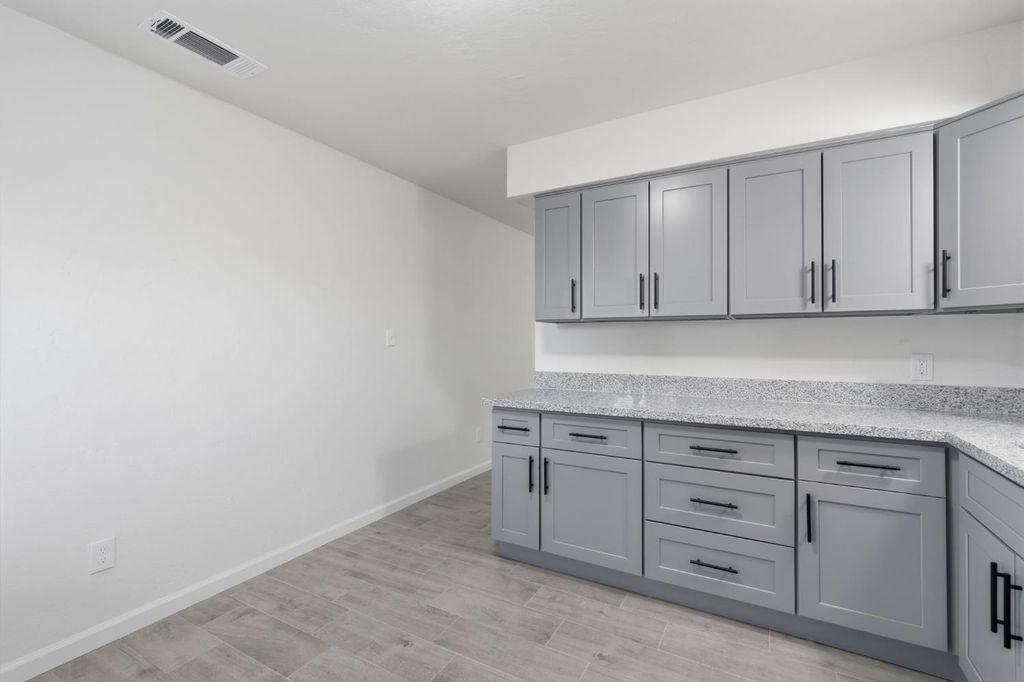 Image 17 of property listing at 1506 N Cobb, Porterville, CA 93257