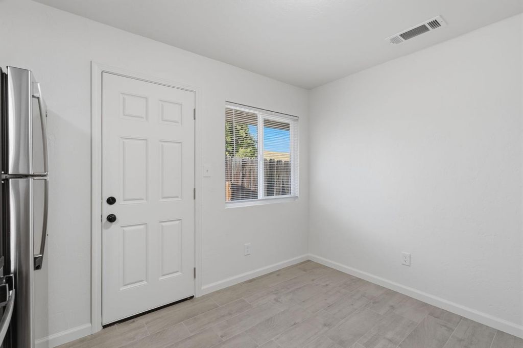 Image 18 of property listing at 1506 N Cobb, Porterville, CA 93257