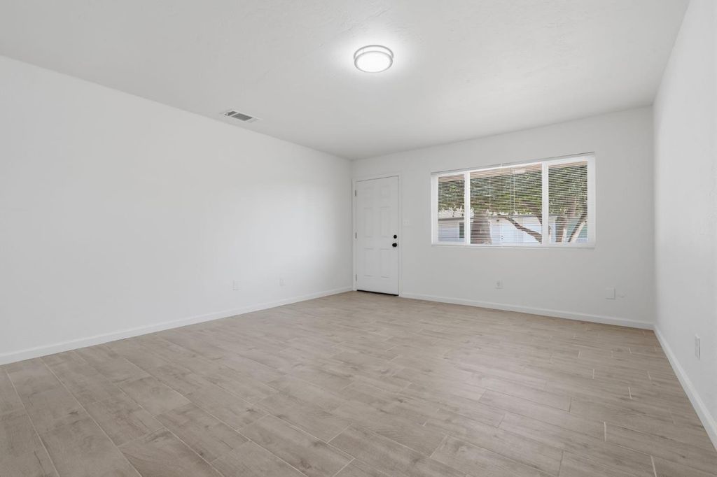 Image 32 of property listing at 1506 N Cobb, Porterville, CA 93257