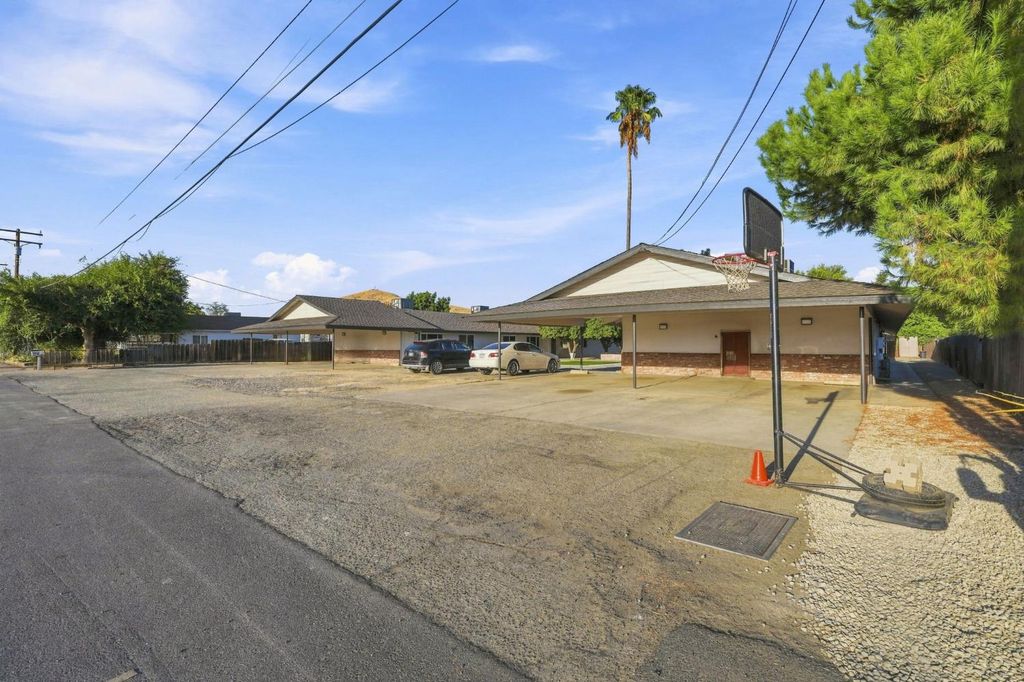 Image 7 of property listing at 1506 N Cobb, Porterville, CA 93257