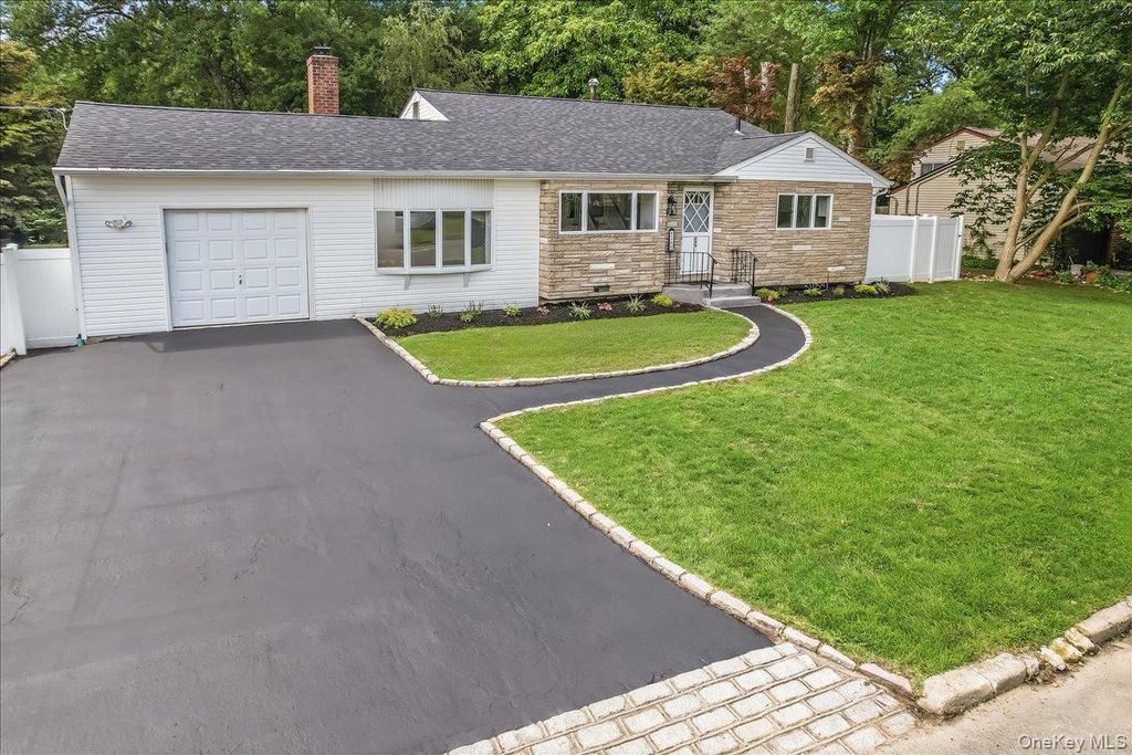 260 W 24th Street, Deer Park, NY 11729 — exterior