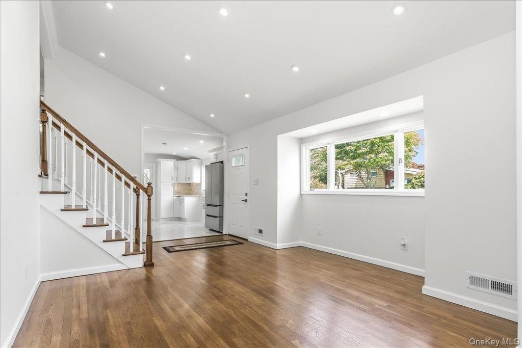 260 W 24th Street, Deer Park, NY 11729 — photo 2