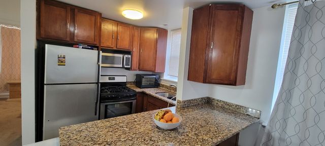 2501 W TOUHY Avenue 107, Chicago, IL 60645