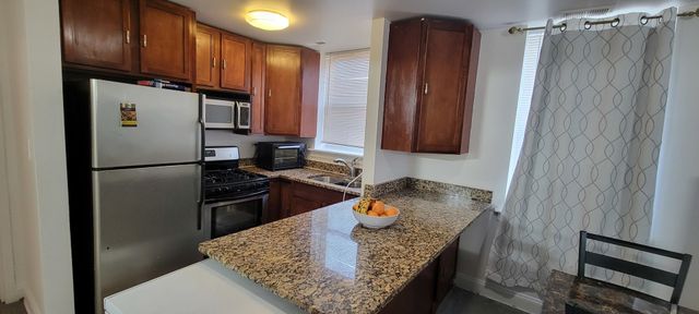 2501 W TOUHY Avenue 107, Chicago, IL 60645