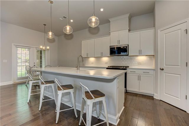 137 Holden Way, Woodstock, GA 30189