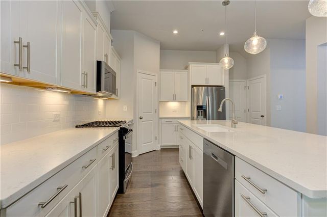 137 Holden Way, Woodstock, GA 30189