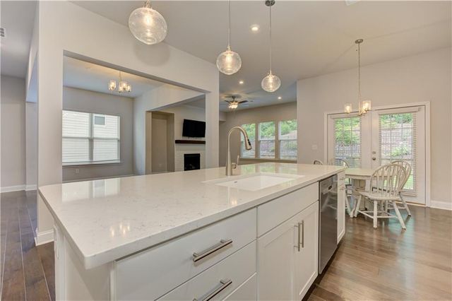 137 Holden Way, Woodstock, GA 30189