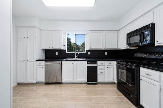 2664 Bering Drive 2664, Houston, TX 77057