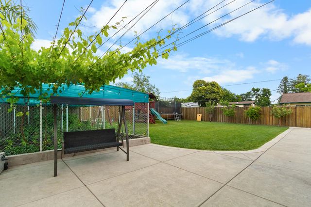 2305 Edinburgh Dr, Elverta, CA 95626