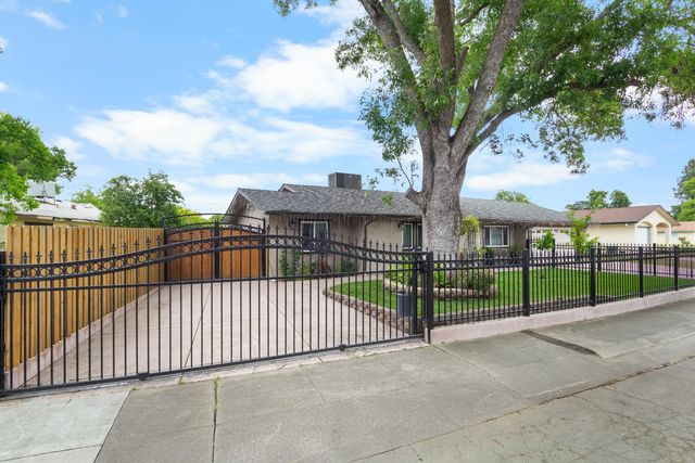 2305 Edinburgh Dr, Elverta, CA 95626