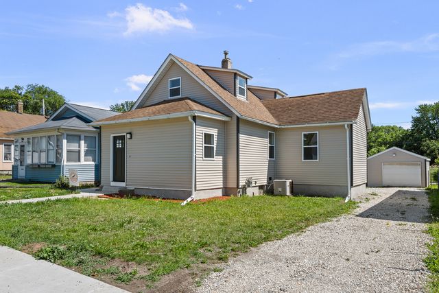 2010 3y Avenue, East Moline, IL 61244