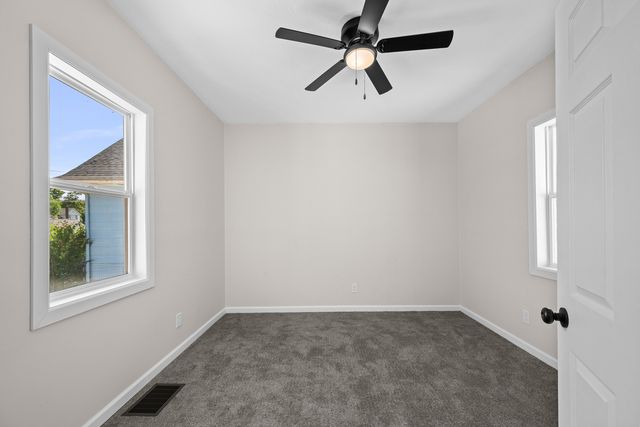 2010 3y Avenue, East Moline, IL 61244