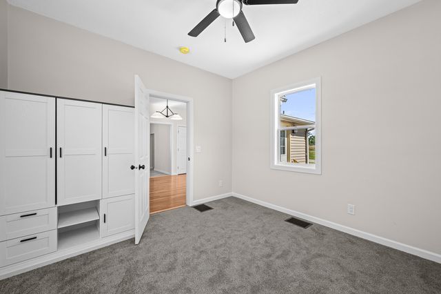 2010 3y Avenue, East Moline, IL 61244