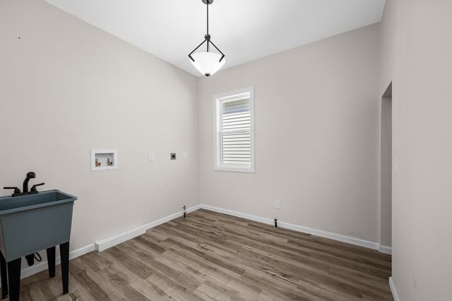 2010 3y Avenue, East Moline, IL 61244