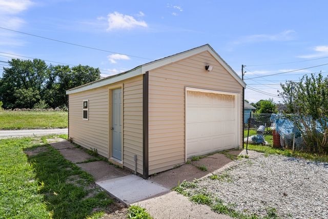 2010 3y Avenue, East Moline, IL 61244