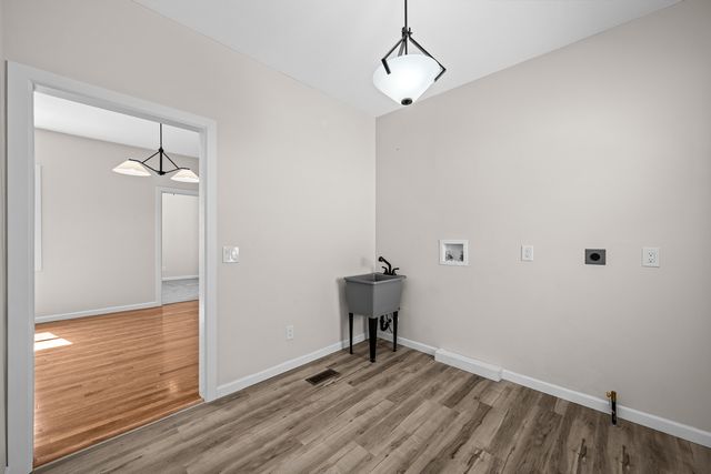 2010 3y Avenue, East Moline, IL 61244