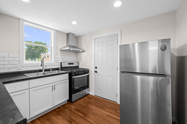 2010 3y Avenue, East Moline, IL 61244