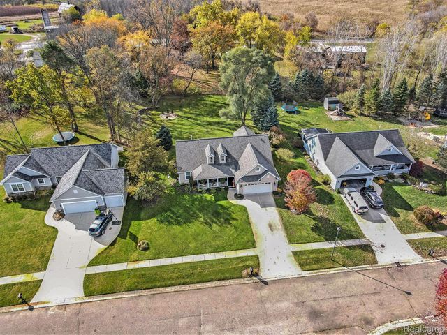 9203 Pine Walk Pass, Argentine Township, MI 48451