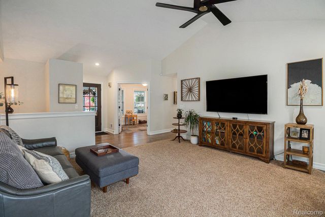 9203 Pine Walk Pass, Argentine Township, MI 48451