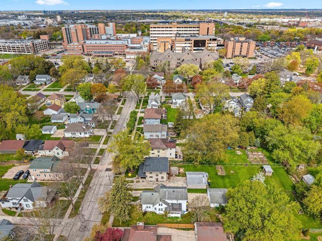 1131 LAWE STREET, Green Bay, WI 54301