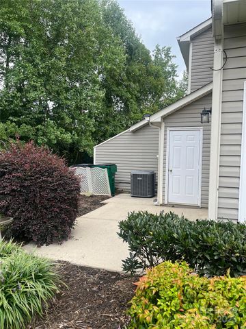 8901 Cinnabay Drive, Charlotte, NC 28216