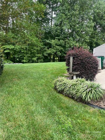 8901 Cinnabay Drive, Charlotte, NC 28216