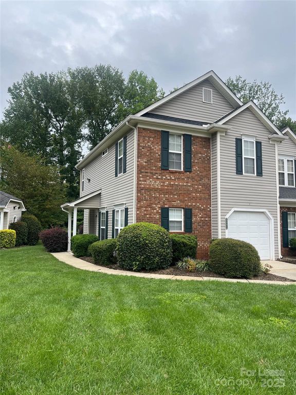 8901 Cinnabay Drive, Charlotte, NC 28216