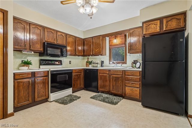 21 W Howe Road, Tallmadge, OH 44278