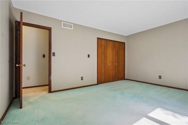 21 W Howe Road, Tallmadge, OH 44278