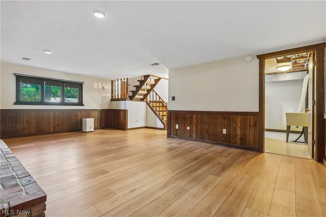 21 W Howe Road, Tallmadge, OH 44278
