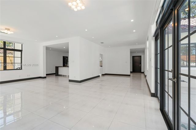 519 Alhambra Cir, Coral Gables, FL 33134