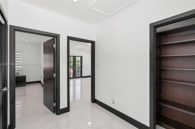 519 Alhambra Cir, Coral Gables, FL 33134