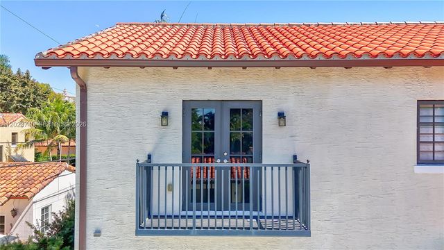 519 Alhambra Cir, Coral Gables, FL 33134