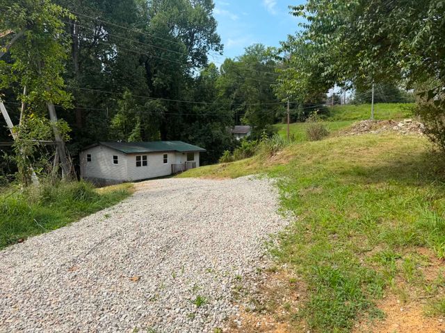 521 Morrow Rd, Huntington, WV 25701