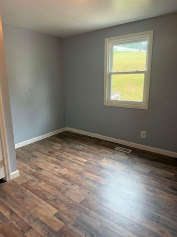 521 Morrow Rd, Huntington, WV 25701