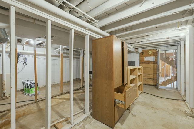 1372 Cramton Avenue NE, Ada, MI 49301