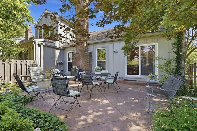 4306 W 111TH Terrace, Leawood, KS 66211