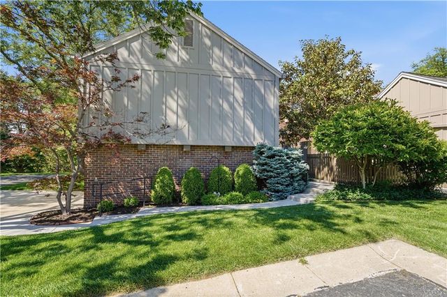 4306 W 111TH Terrace, Leawood, KS 66211