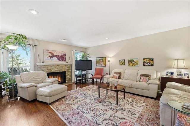 4306 W 111TH Terrace, Leawood, KS 66211
