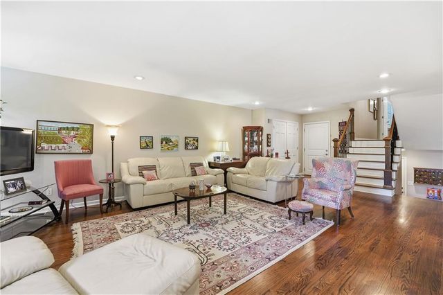 4306 W 111TH Terrace, Leawood, KS 66211