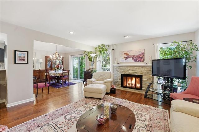 4306 W 111TH Terrace, Leawood, KS 66211