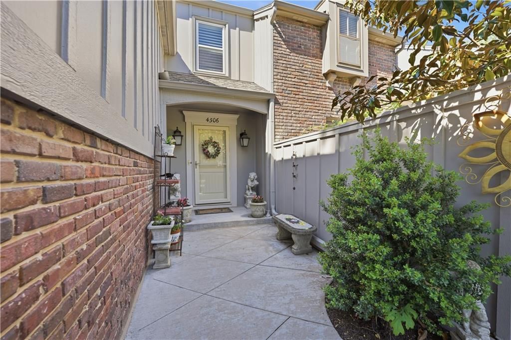 4306 W 111TH Terrace, Leawood, KS 66211