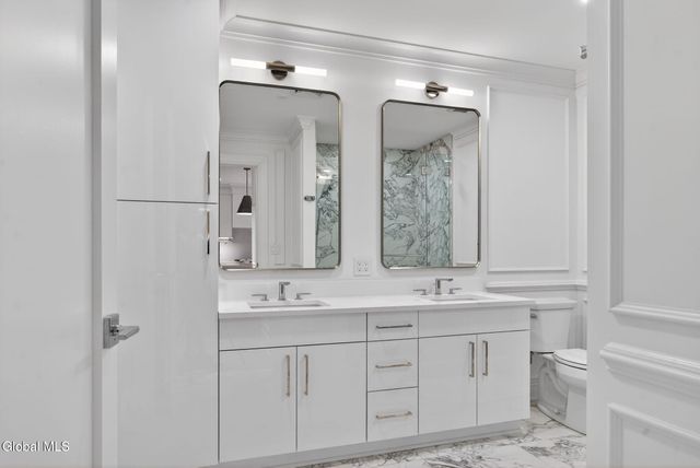 19 Washington Street 454 B3, Saratoga Springs, Inside, NY 12866