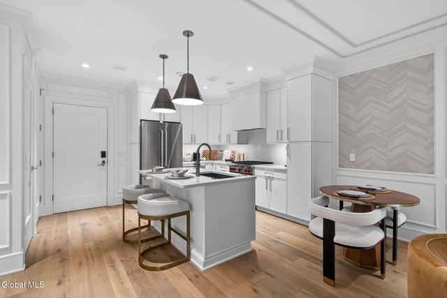 19 Washington Street 454 B3, Saratoga Springs, Inside, NY 12866