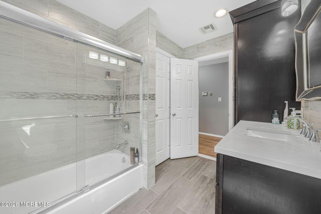 22 Alison Court, Marlboro, NJ 07746