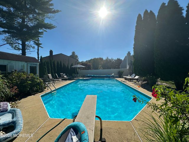 22 Alison Court, Marlboro, NJ 07746
